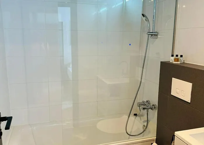 Hacienda El Sueno 3301 *